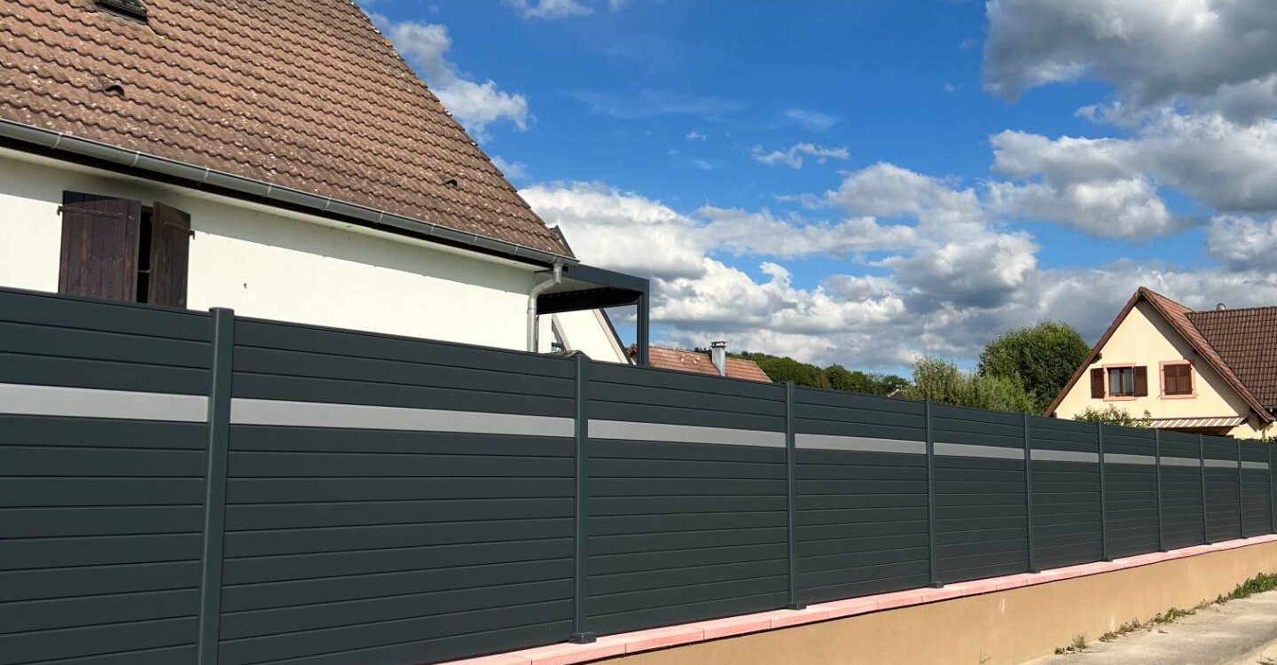 Quels sont les avantages d&rsquo;une cl&ocirc;ture en grillage rigide par rapport aux cl&ocirc;tures traditionnelles ? Rixheim